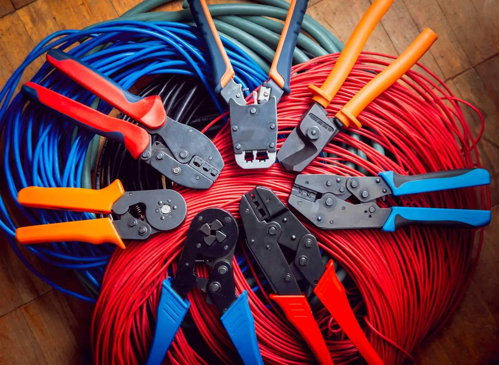 Connectors and professional crimping tools